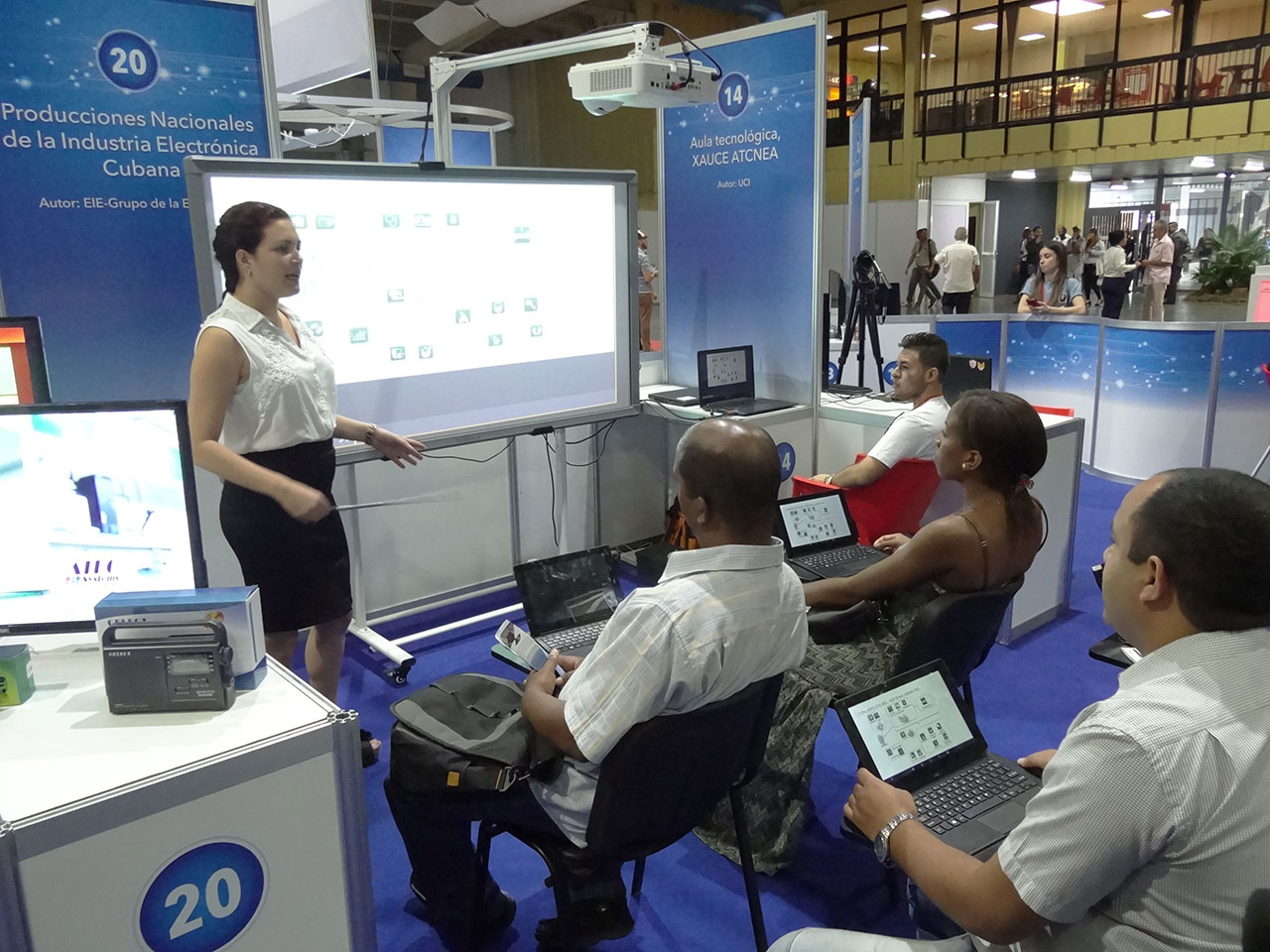 En el Stand Cuba, fue presentado el sistema de información hospitalaria Xavia His de la UCI. 