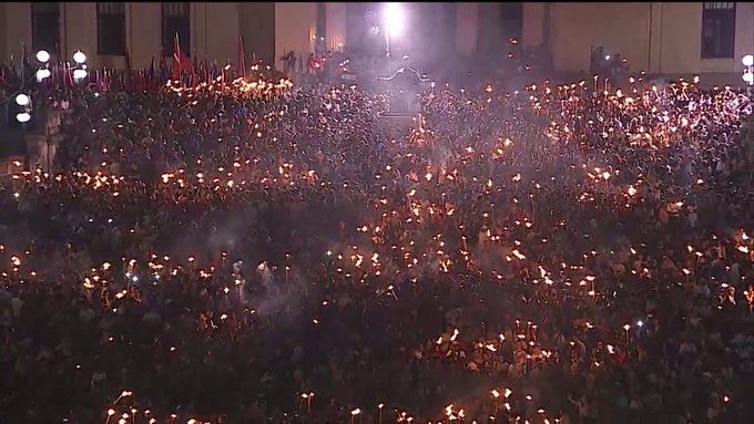 Los jóvenes de la Universidad participaron masivamente en la Marcha de las Antorchas. Los jóvenes de la Universidad participaron masivamente en la Marcha de las Antorchas.