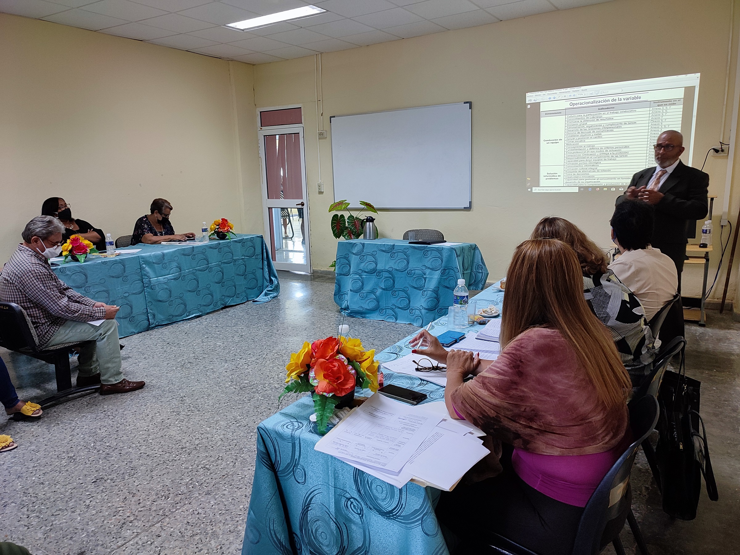 Los oponentes calificaron positivamente el trabajo realizado en la investigación. Los oponentes calificaron positivamente el trabajo realizado en la investigación.