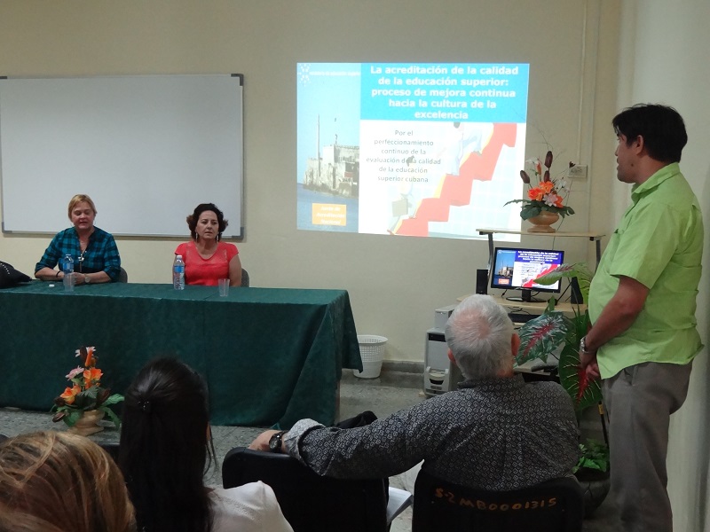 Los miembros del Comité Académico de la UCI realizaron interrogantes a las profesoras miembros de la JAN. 