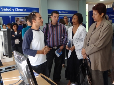Ministra de Educación de Cuba, Dra. Ena Elsa Velázquez Cobiella (a la derecha) y la Rectora de la Univeridad de las Ciencias Informáticas, Dra. Miriam Nicado García. Ministra de Educación de Cuba, Dra. Ena Elsa Velázquez Cobiella (a la derecha) y la Rectora de la Univeridad de las Ciencias Informáticas, Dra. Miriam Nicado García.