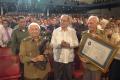 Deep and felt  homage to the Commander in Chief during  the Tenth Graduation of the University. The occasion was appropriate to provide a plaque of the sculpture of the university student leader Julio Antonio Mella to the creator of this university city, as a gift for nine decades serving the youth, the people and Cuba. 2016.