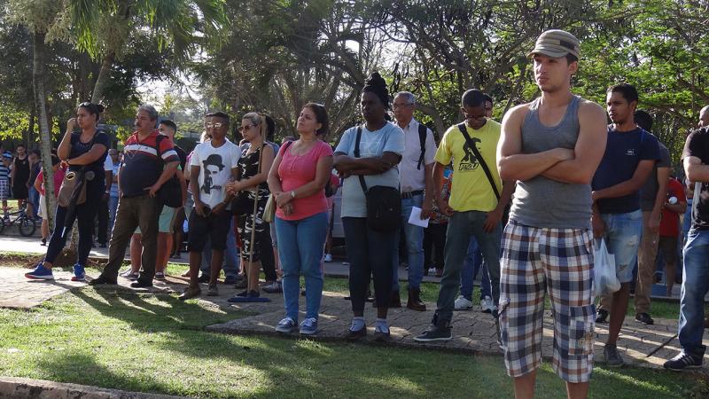 Comunidad universitaria durante la apertura del acto del ejercicio Meteoro 2018 en la UCI. 