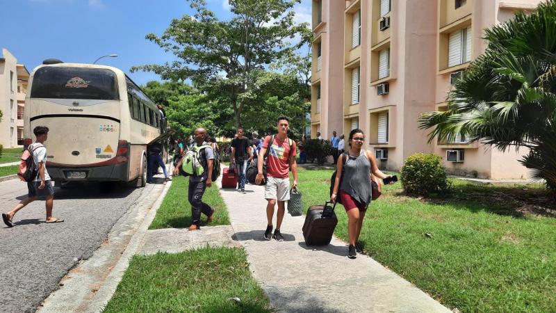 Los estudiantes han llegado a nuestra casa de altos estudios y con ellos el verdor, la dinámica y luz de la ciudad digital.