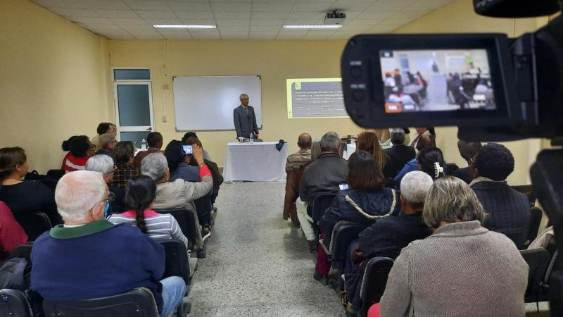 Esta defensa de tesis de doctorado enriqueció la amplia trayectoria de este profesional.