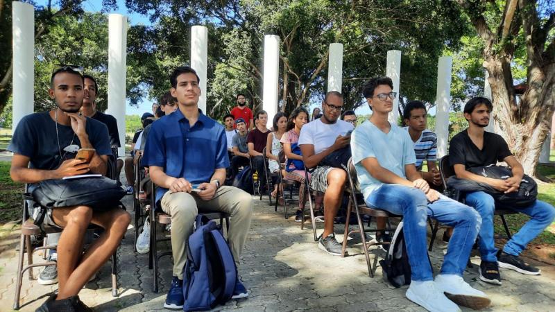 Los jóvenes de la UCI participaron en la presentación del libro “Prosas cubanas por Alicia Alonso”.