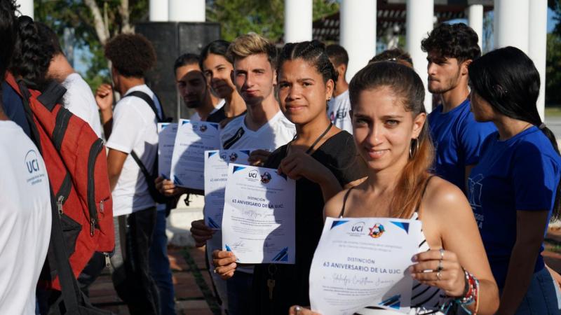 Acto por el 63 aniversario de la UJC.