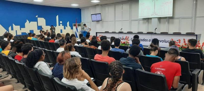 La sala de eventos del docente Camilo Cienfuegos acogió el acto de clausura del XV Fórum de Historia.