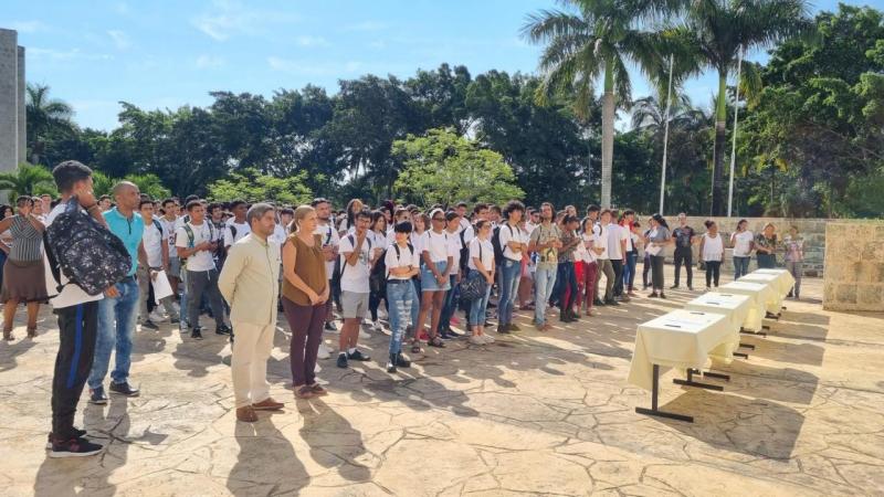 Vicerrectores, decanos y profesores estuvieron presentes en el acto de compromiso de las MTT.