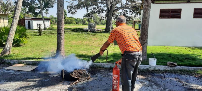 Actividad teórico-práctica sobre el Sistema de protección contra incendios en la UCI.