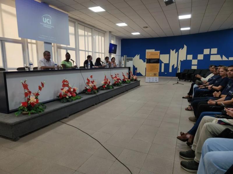 La escuela se concibió, además, desde un enfoque de equilibrio de género, y se priorizó a los directivos y sus reservas.