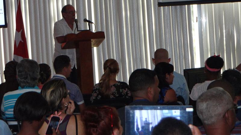 Profesor Titular Agustín Lage Dávila, imparte la conferencia “BioCubaFarma, las empresas de alta tecnología y la gestión de proyectos”. 