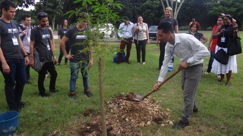 Siembra del árbol UCIENCIA 2018. 