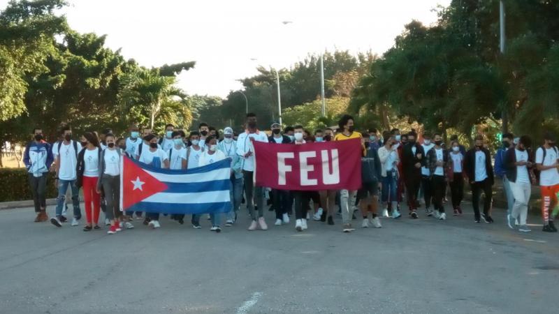 Caminata de la Plaza Mella de la UCI hasta San Pedro. 