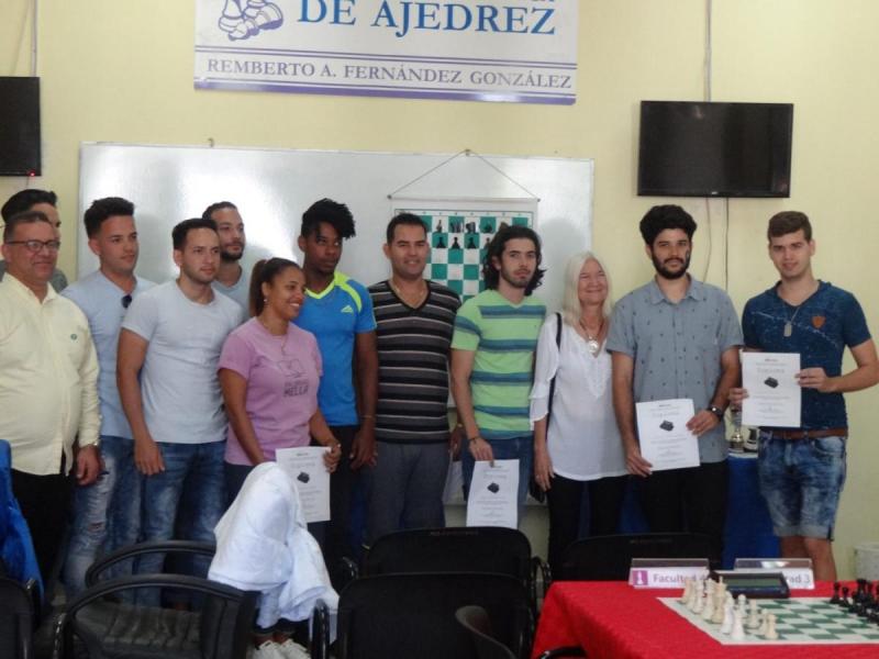 Gana equipo de la Facultad 4 el Torneo revancha en la modalidad Blitz con marcador de 9×1.