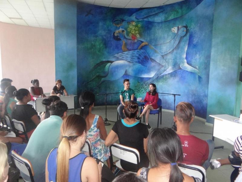 Los jóvenes universitarios conocieron sobre las obras literarias del joven escritor, Michel Pedrera Suen.