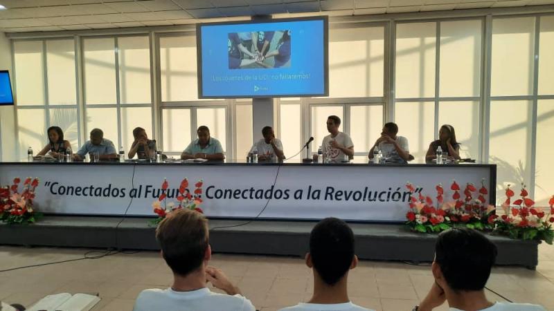 Primer Secretario de la UJC en La Habana intercambia con militantes de la UCI.