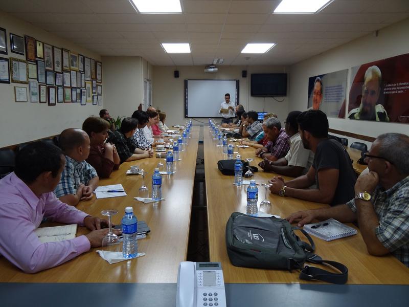 En el salón de reuniones del Rectorado fueron recibidos por la Dra.C. Miriam Nicado García, rectora de la UCI, junto a miembros del Consejo Universitario, representantes de las organizaciones políticas y de masas y otros directivos invitados. 