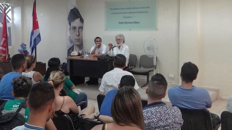 Toledo impartió la conferencia “Símbolos en la cultura y Cuba contemporánea”. 