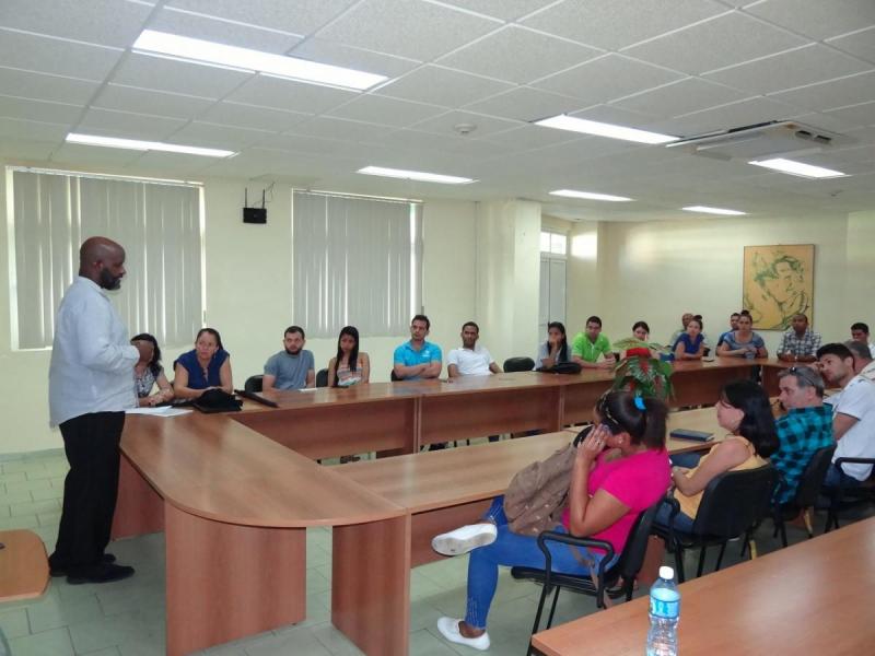 Los especialistas de Cesol tuvieron un provechoso intercambio con el profesor Lennie Mcnaughton.