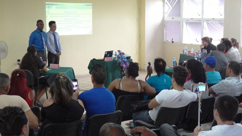 Bienvenido Hanley Roque Orfe y Wilber Luna Jiménez defienden su trabajo de diploma en el Salón Villena del Docente Rubén Martínez Villena. 