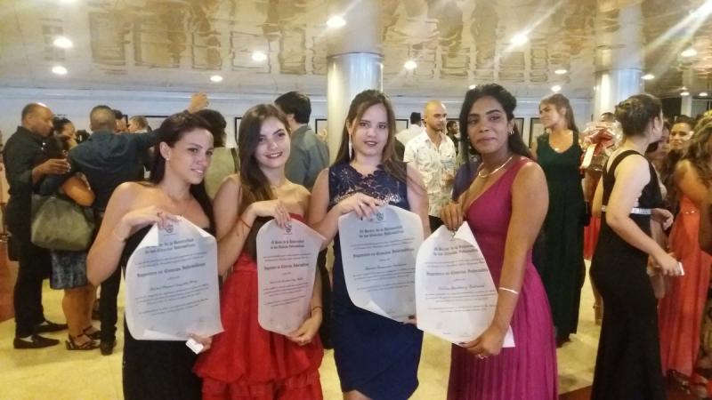 Celebra la UCI su décimotercera Graduación