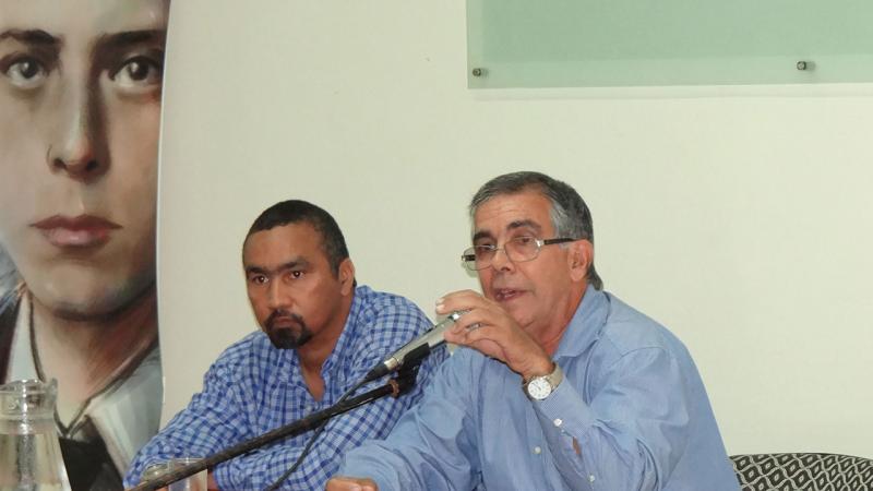 Durante el conversatorio, el exagente de la Seguridad del Estado cubano, Dr.C. Daniel Rafuls se hizo acompañar del profesor de la Facultad 2, MSc. Eddy Mac Donald Torres. 