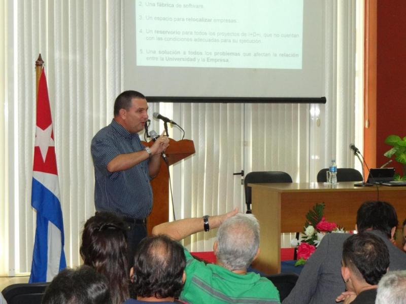 El MSc. Rafael Luis Torralbas Expeleta, director de Transferencia y Tecnología en la UCI, ofreció primicias acerca del futuro Parque Científico Tecnológico de La Habana.