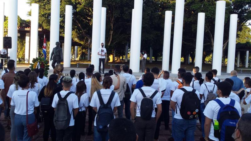 Delegados al Consejo Nacional de la FEU rindieron tributo en la mañana de este viernes a Julio Antonio Mella.