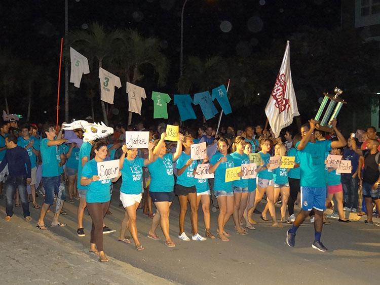 Deporte universitario en acción