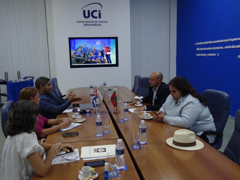 Durante las conversaciones se abordaron temas de interés mutuo, en las que se reflejaron las bondades de este acercamiento entre la UCI y la UNIBIT.