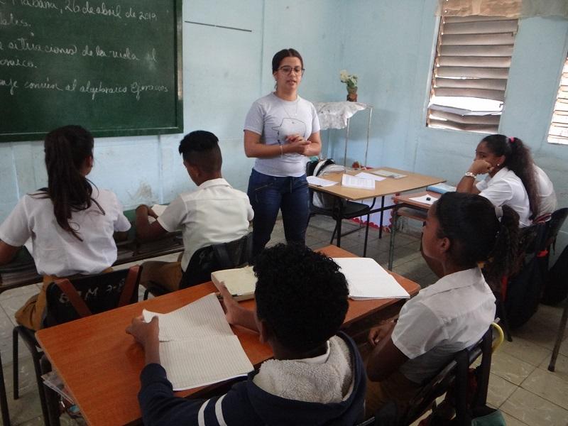 Estos jóvenes de la Facultad 4 patentizan desde las aulas el compromiso con la Revolución.