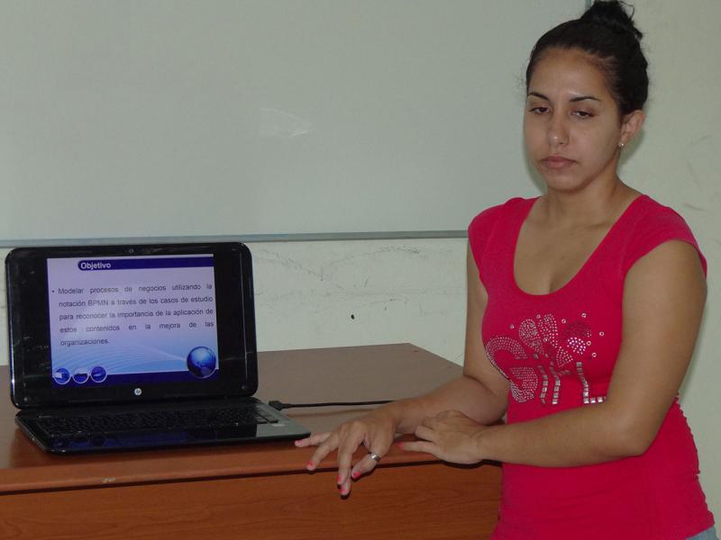 Beatriz Lugo Robaina, estudiante de quinto año de la Facultad 1, lleva dos años en el Movimiento de Alumnos Ayudantes (AA). 