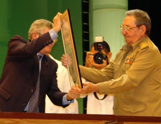 El 19 de julio de 2007 en el teatro Karl Marx, el General de Ejército Raúl Castro recibió el Título de Doctor Honoris Causa en Ciencias Informáticas, para el Comandante en Jefe Fidel Castro Ruz.