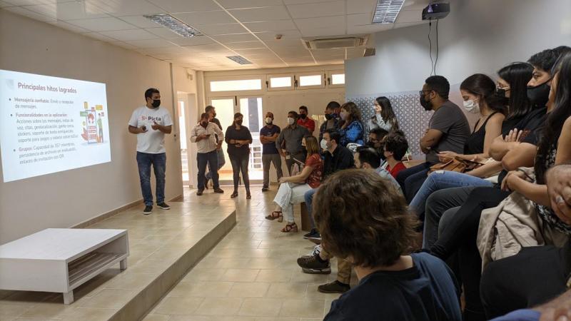 El encuentro entre los líderes estudiantiles de la UCI y los participantes en Coloquio Internacional Patria estuvo dedicado al aniversario 130 del periódico fundado por José Martí.