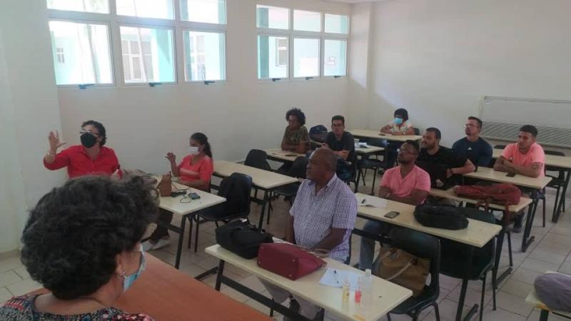 El taller cumplió con las expectativas de evacuar dudas y completar informaciones, según expresaron los tesistas presentes en el encuentro.