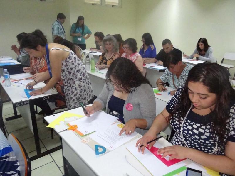 Participantes de la Relme 33 reciben cursos cortos.