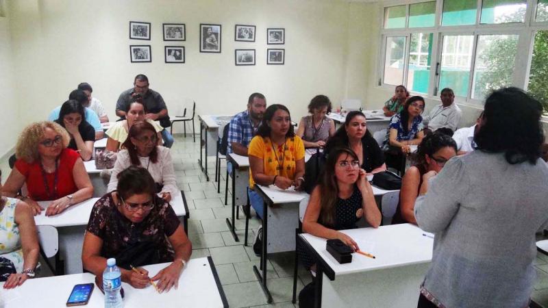 Participantes de la Relme 33 reciben cursos cortos.