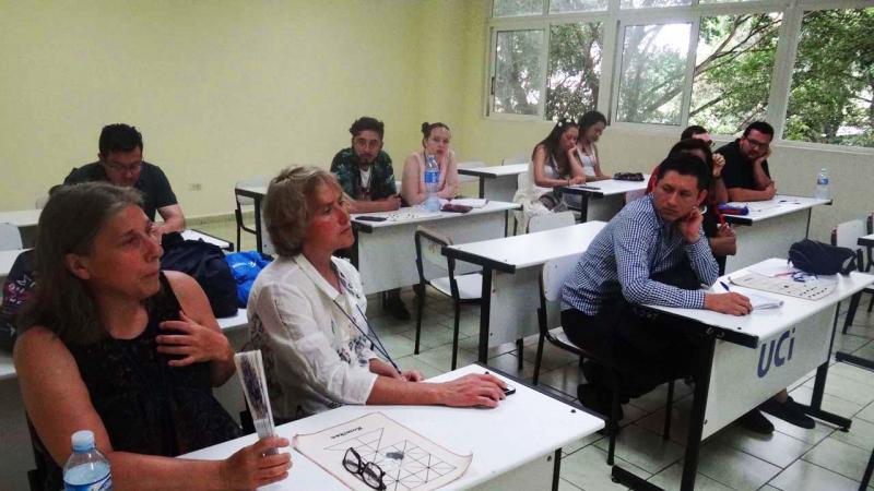 Delgados del evento debaten temas de interés.