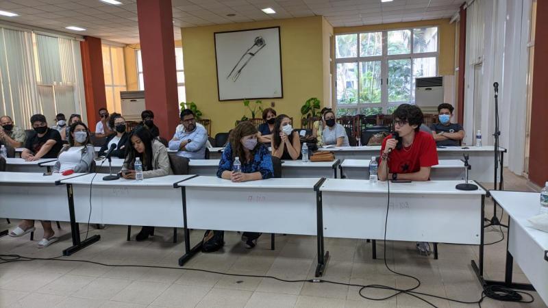 En la Sala de eventos del Docente Camilo Cienfuegos se desarrolló el encuentro entre los representantes de la UCI y los participantes en el Coloquio Internacional Patria.