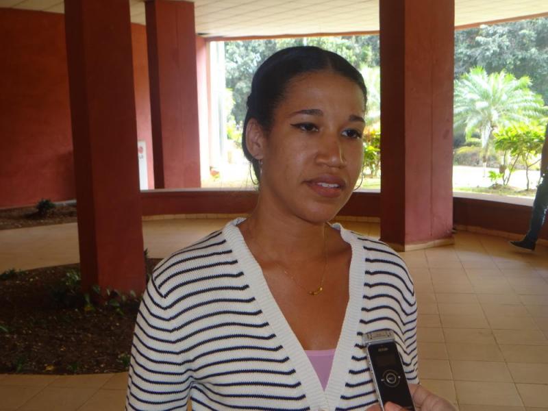 Claudia Beatriz Ramos Michel, especialista en Nematología en el Laboratorio de Cuarentena Vegetal del Ministerio de la Agricultura (Minagri) y recién graduada de la UH.