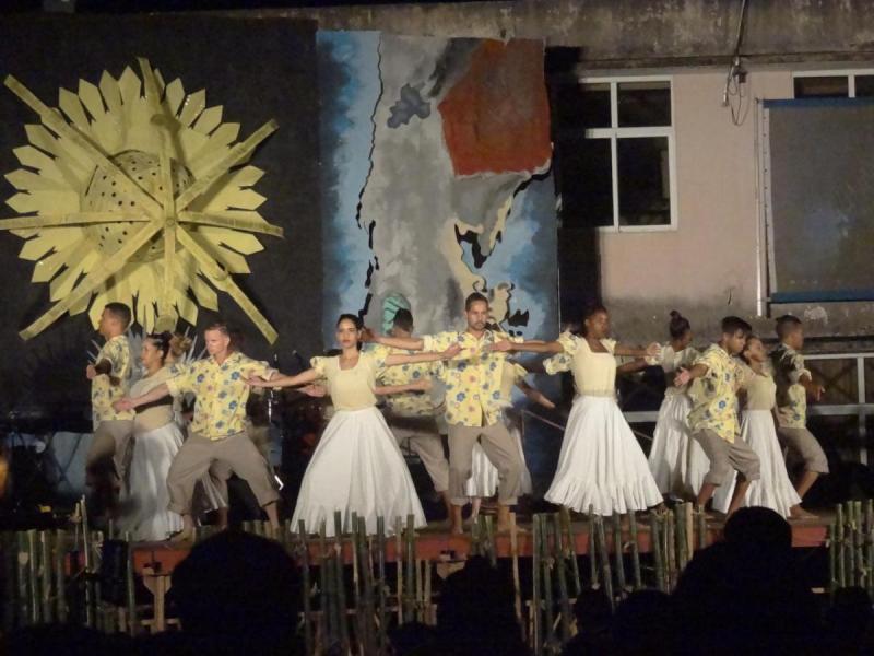 Arte danzario en el festival de los Dragones de la Facultad 3.