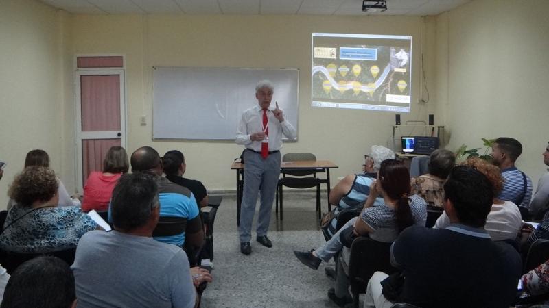 En la conferencia del expresivo docente argentino, estuvieron presentes la directora del Centro de Innovación y Calidad en la Educación (CICE), Dra.C. Ailec Granda Dihigo y profesores que laboran en las líneas educativas de la UCI. 