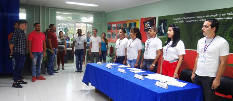 Estudiantes y trabajadores de la Universidad de las Ciencias Informáticas participan en un ejercicio de verdadera democracia.