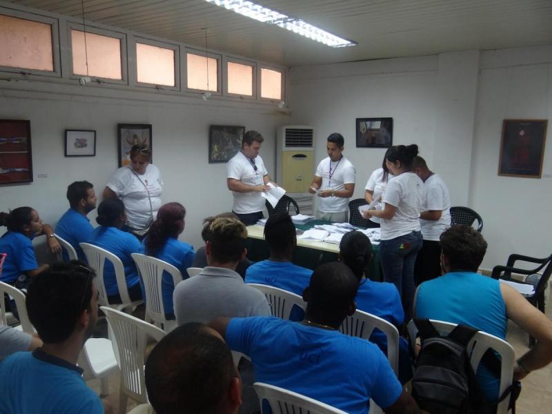 A las seis de la tarde cerraron los colegios electorales de la UCI, y se procedió a realizar el escrutinio de boletas. A las seis de la tarde cerraron los colegios electorales de la UCI, y se procedió a realizar el escrutinio de boletas.