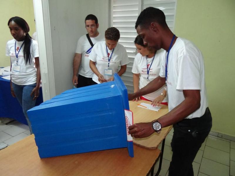 A las seis de la tarde cerraron los colegios electorales de la UCI, y se procedió a realizar el escrutinio de boletas.