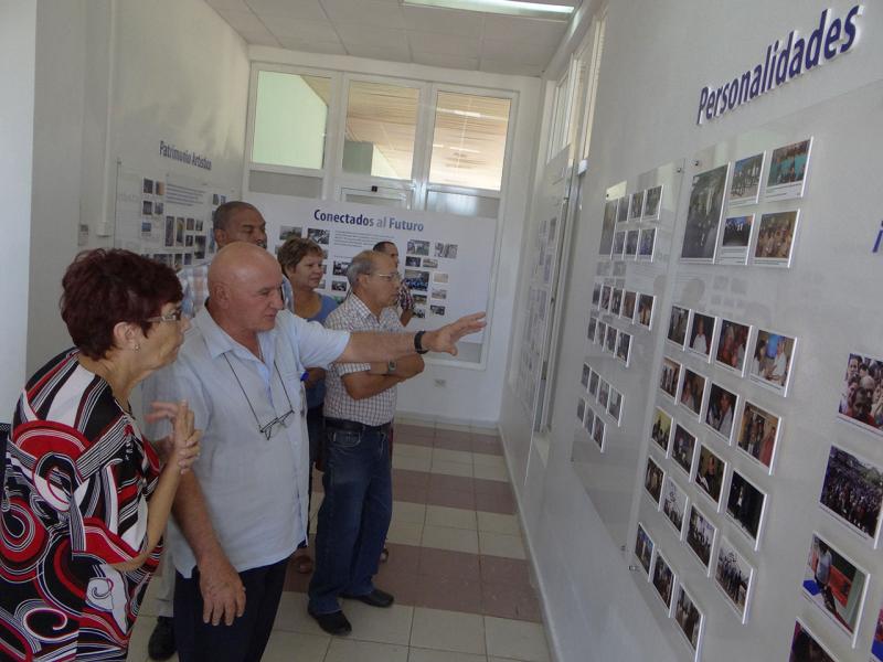 Visita a la Sala de Historia de la UCI.