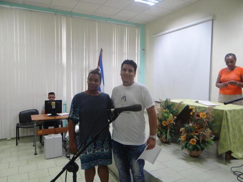 Entrega de reconocimiento a Jorge Evelio Valdivia Hernández, Título de Oro de la Facultad 4. 