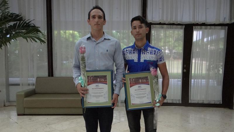 El Dr.C. Ramón Santana (izquierda) fue reconocido por ser merecedor de una Mención CITMA en la categoría de Joven Investigador, y Lionel Rodolfo Baquero Hernández (derecha) , por obtener una Mención CITMA en la categoría de Estudiante Investigador. 