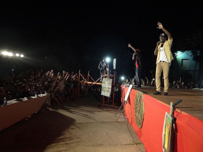 El grupo invitado Tactik Ofensiva movió a la comunidad universitaria con su presentación. 